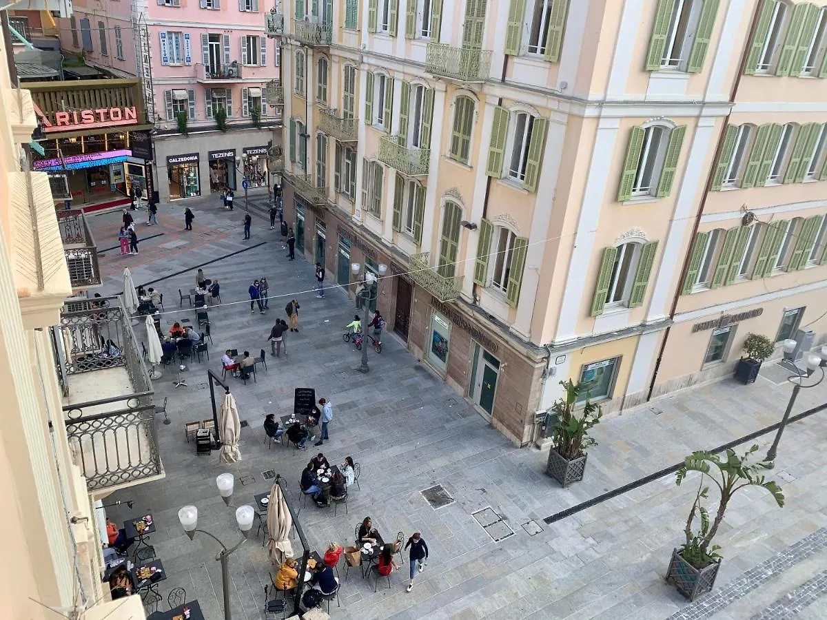 A Due Passi - Sanremo Apartments 0*,  Italia